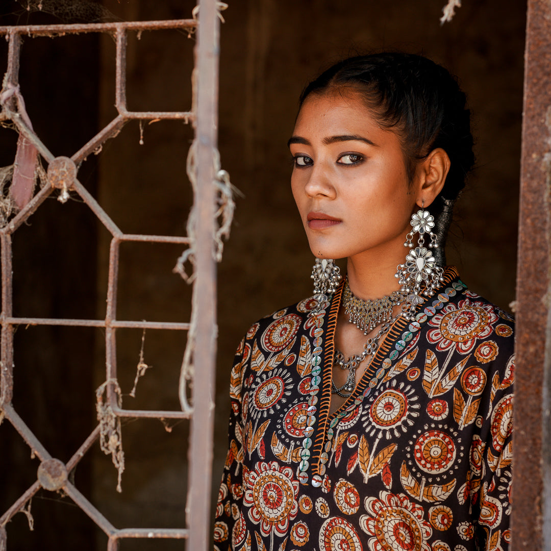 Black Block Printed Straight Kurta With Hand Embroidered Detail and Straight Pants Set ( Set Of 2 )