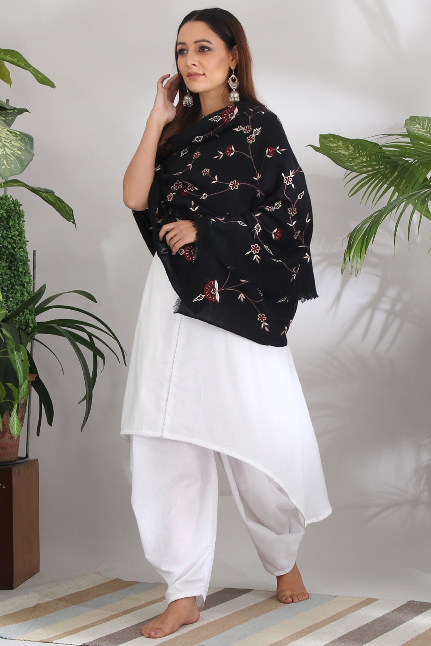 AVRIL SPRING - BLACK