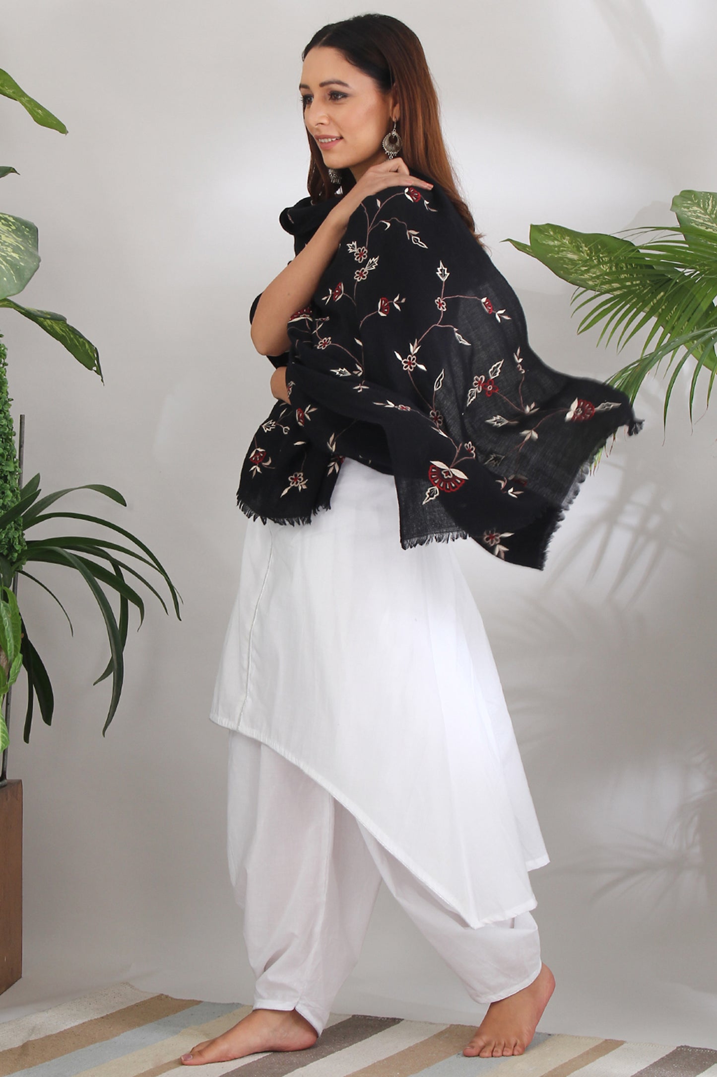AVRIL SPRING - BLACK