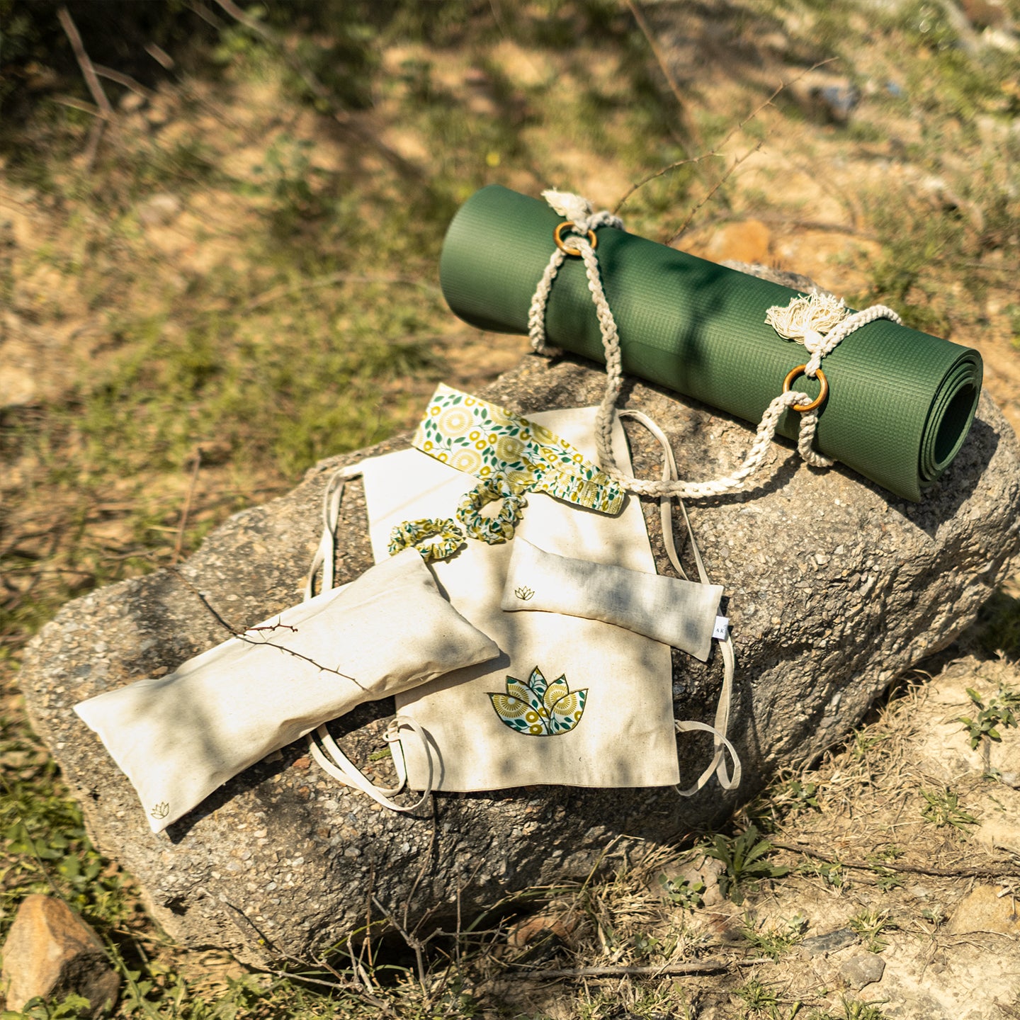 Yoga and Meditation Kit -Saadhna - Cotton Yoga Mat Carrier, Cotton Yoga Bag, Cotton Scrunchies, & Eye pillow |AKISO