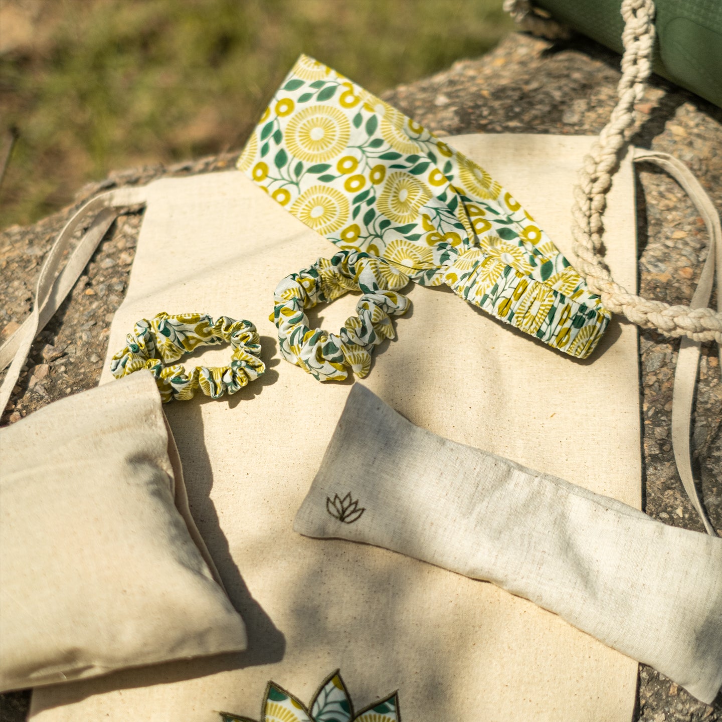 Meditation Kit for Yoga |MAT |PILLOW |SCRUNCHIES |CARRIER |AKISO