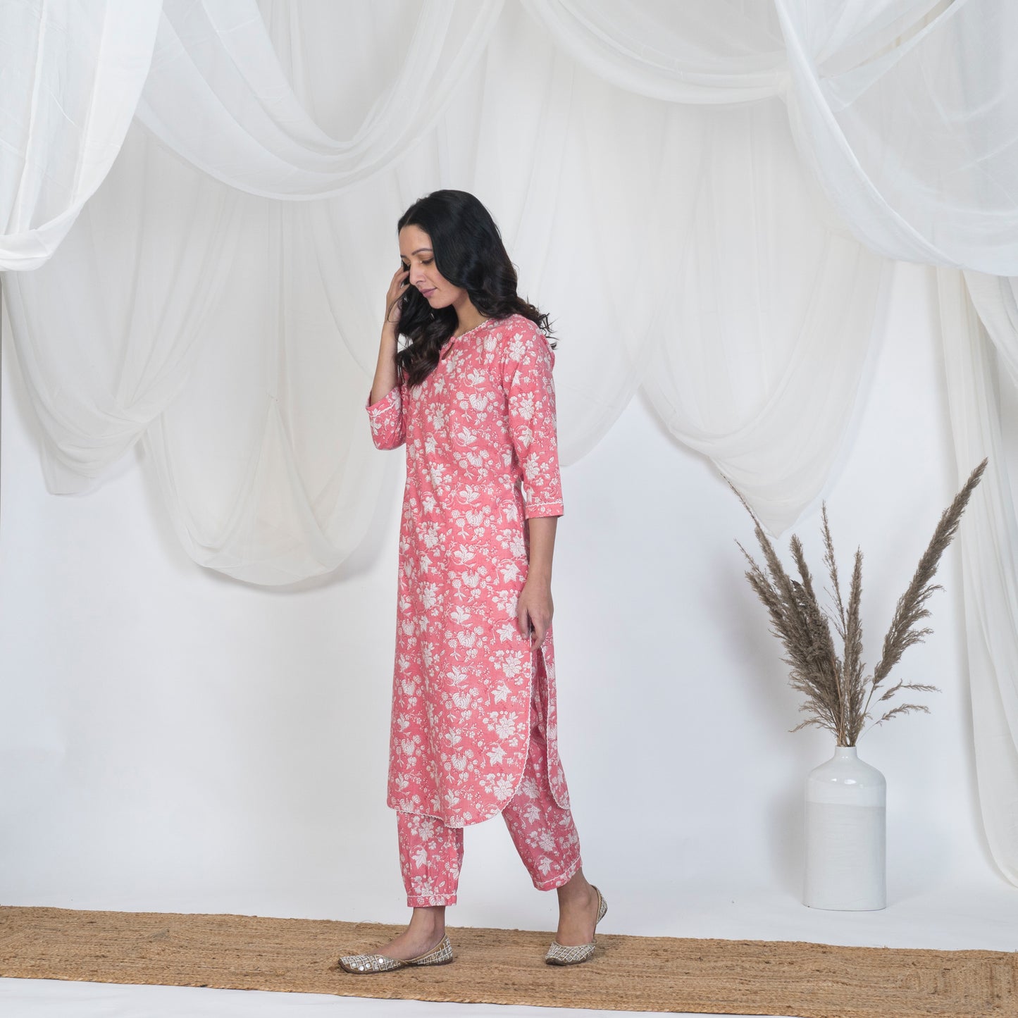 Pink Round hem Kurta with White Lace
