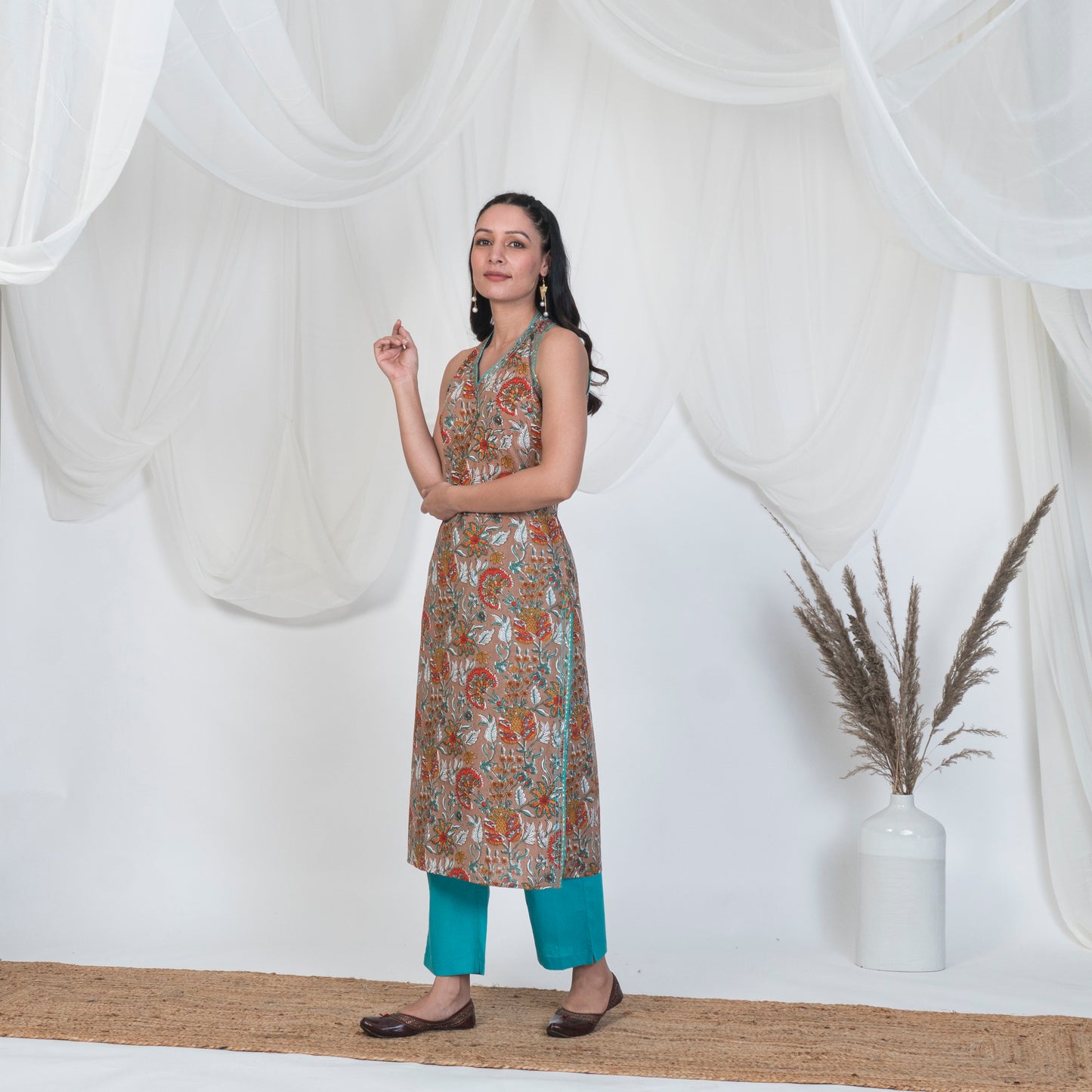 Sleeveless Kurta in Hazel brown Print