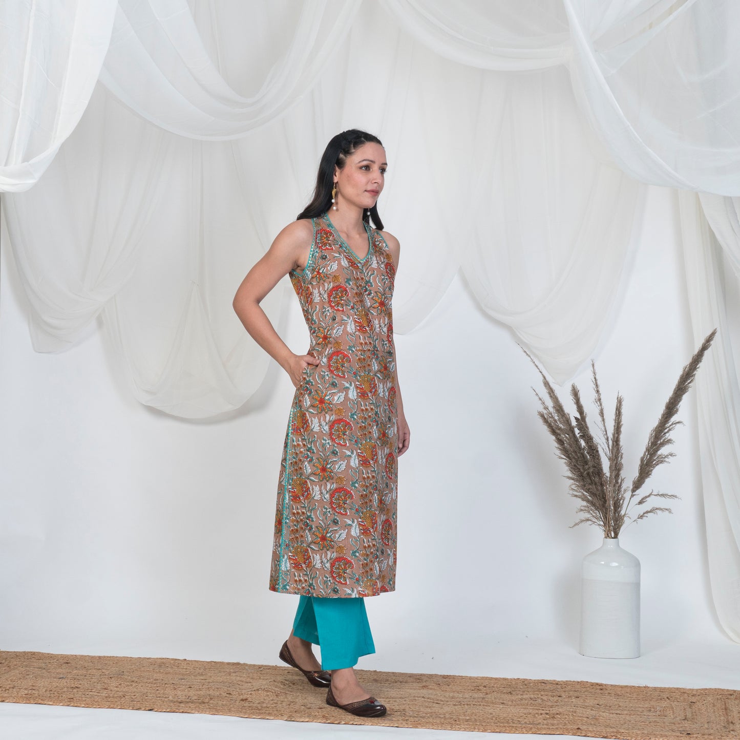 Sleeveless Kurta in Hazel brown Print