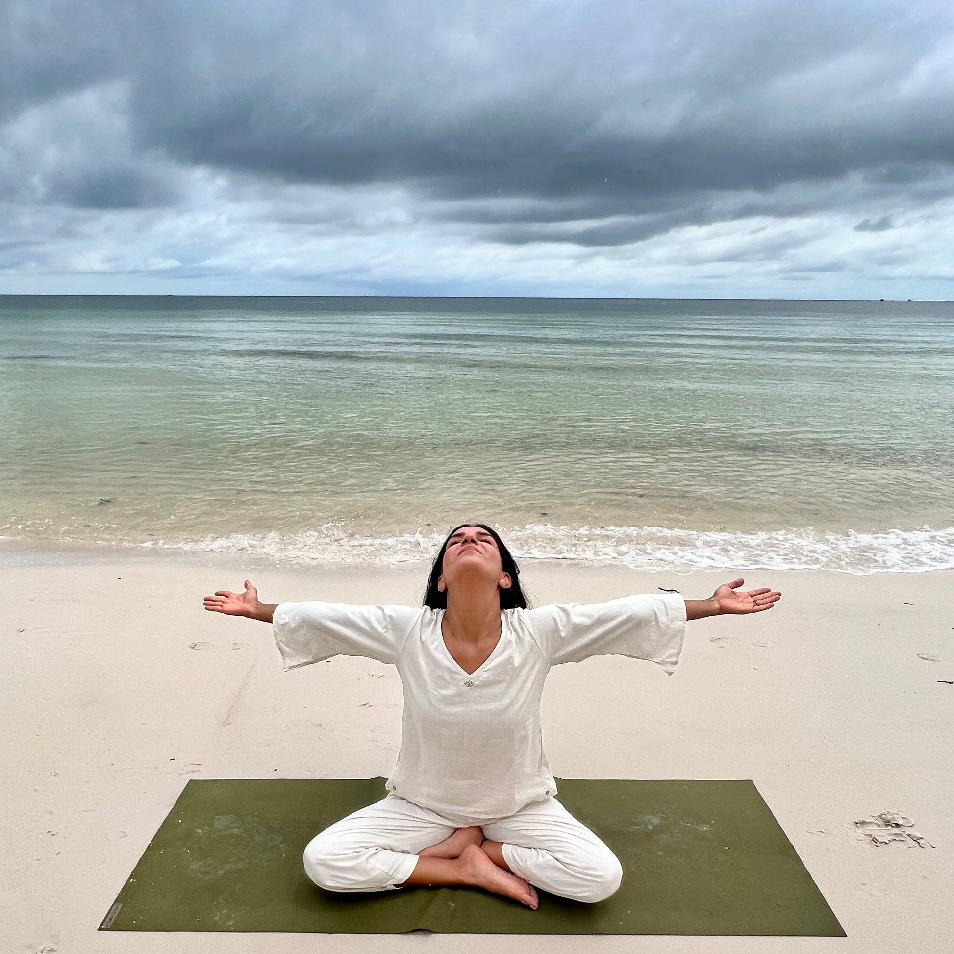 White Cotton Yoga Top |AKISO