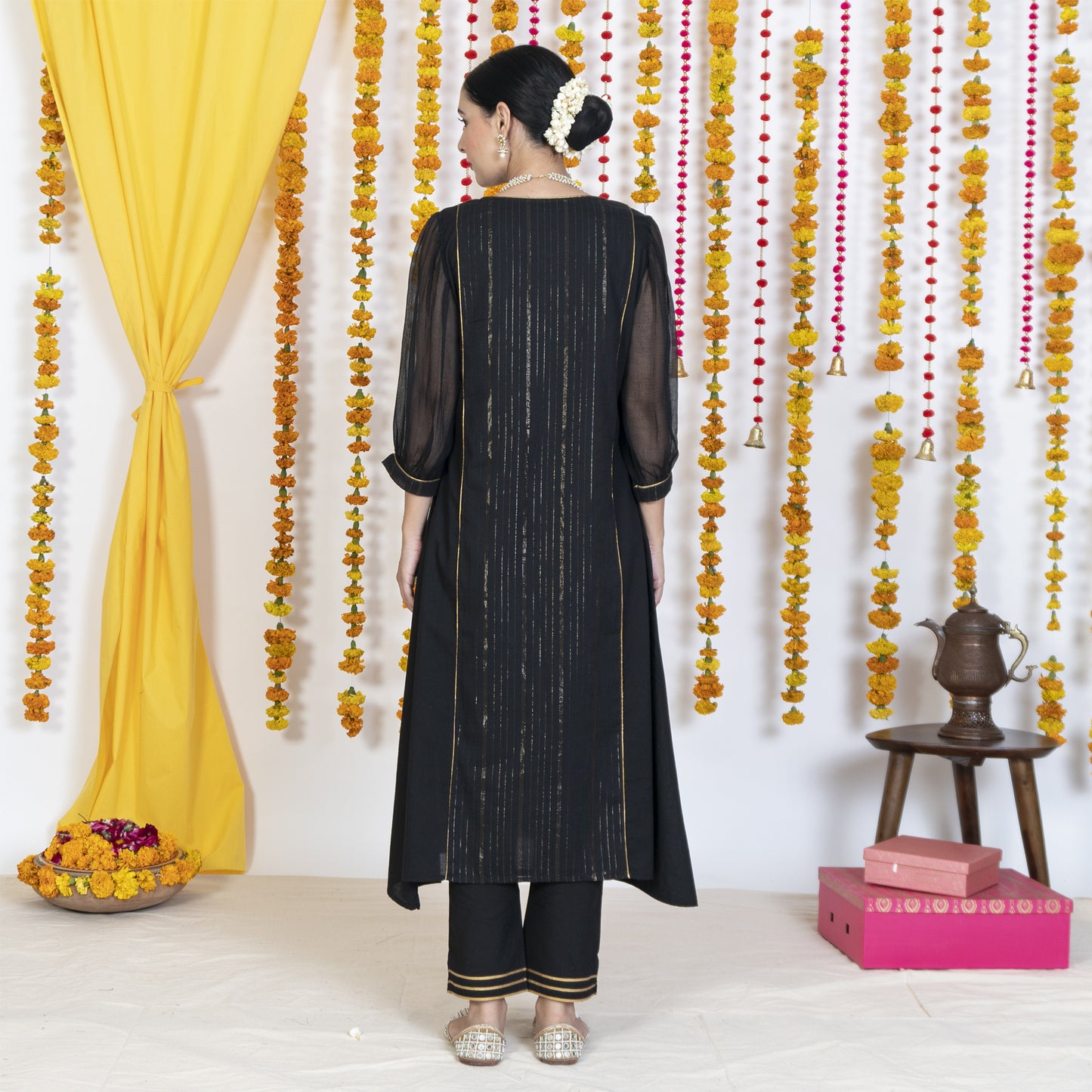 Black Round Neck, Puffed Chiffon Sleeves Kurta