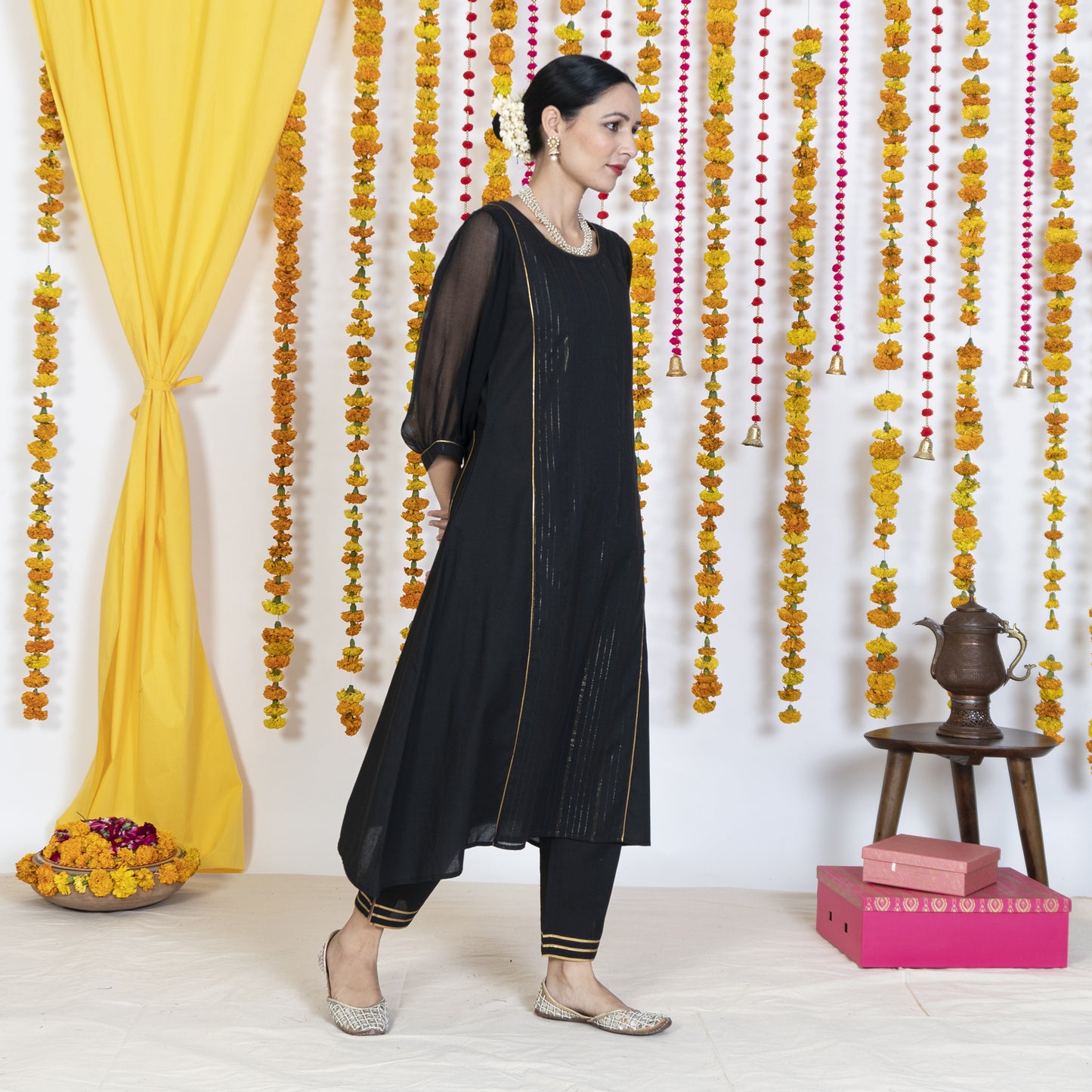 Black Round Neck, Puffed Chiffon Sleeves Kurta