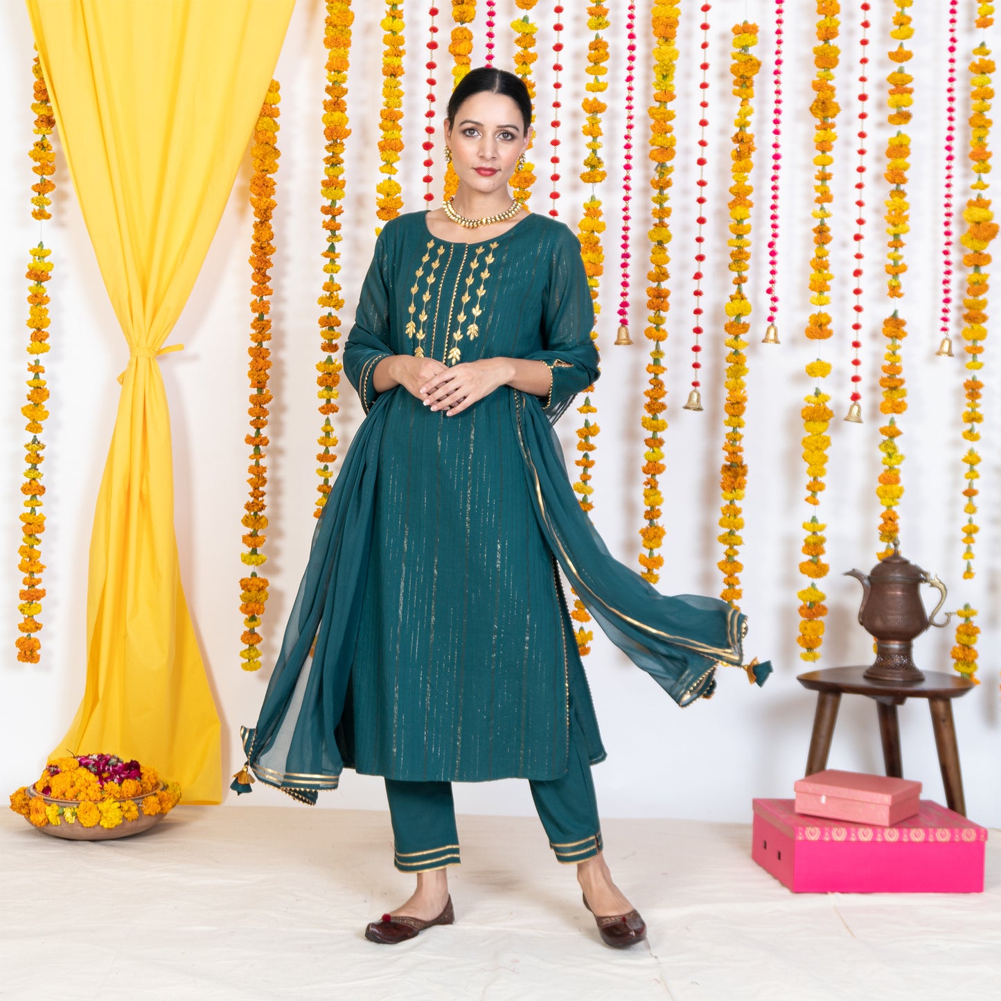 Green Gotta Patti Embroidered Straight Kurta Set With Dupatta (Set Of 3)