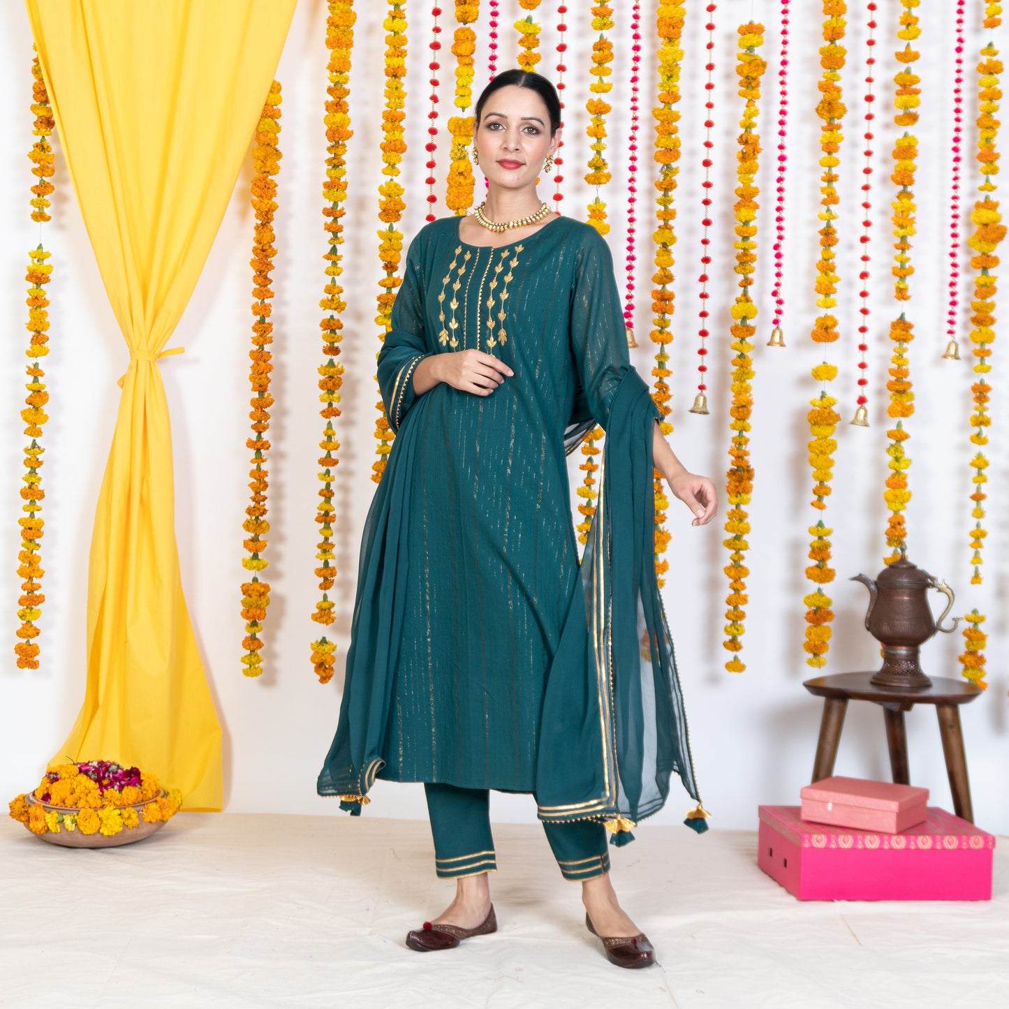 Green Gotta Patti Embroidered Straight Kurta Set With Dupatta (Set Of 3)