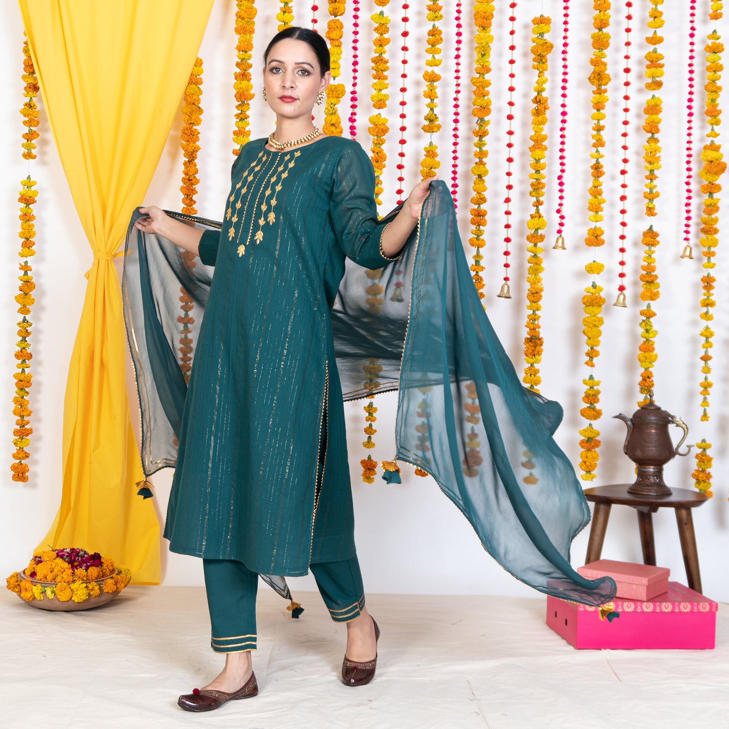 Green Gotta Patti Embroidered Straight Kurta Set With Dupatta (Set Of 3)