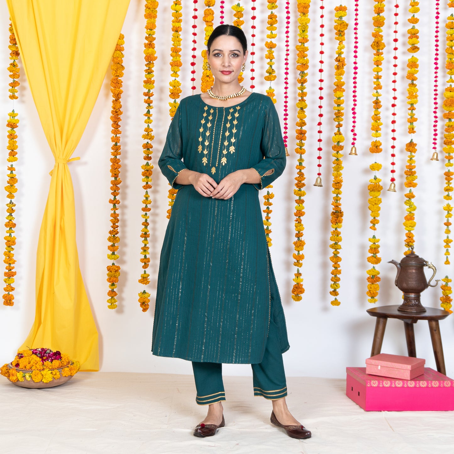 Green Gotta Patti Embroidered Straight Kurta Set With Dupatta (Set Of 3)