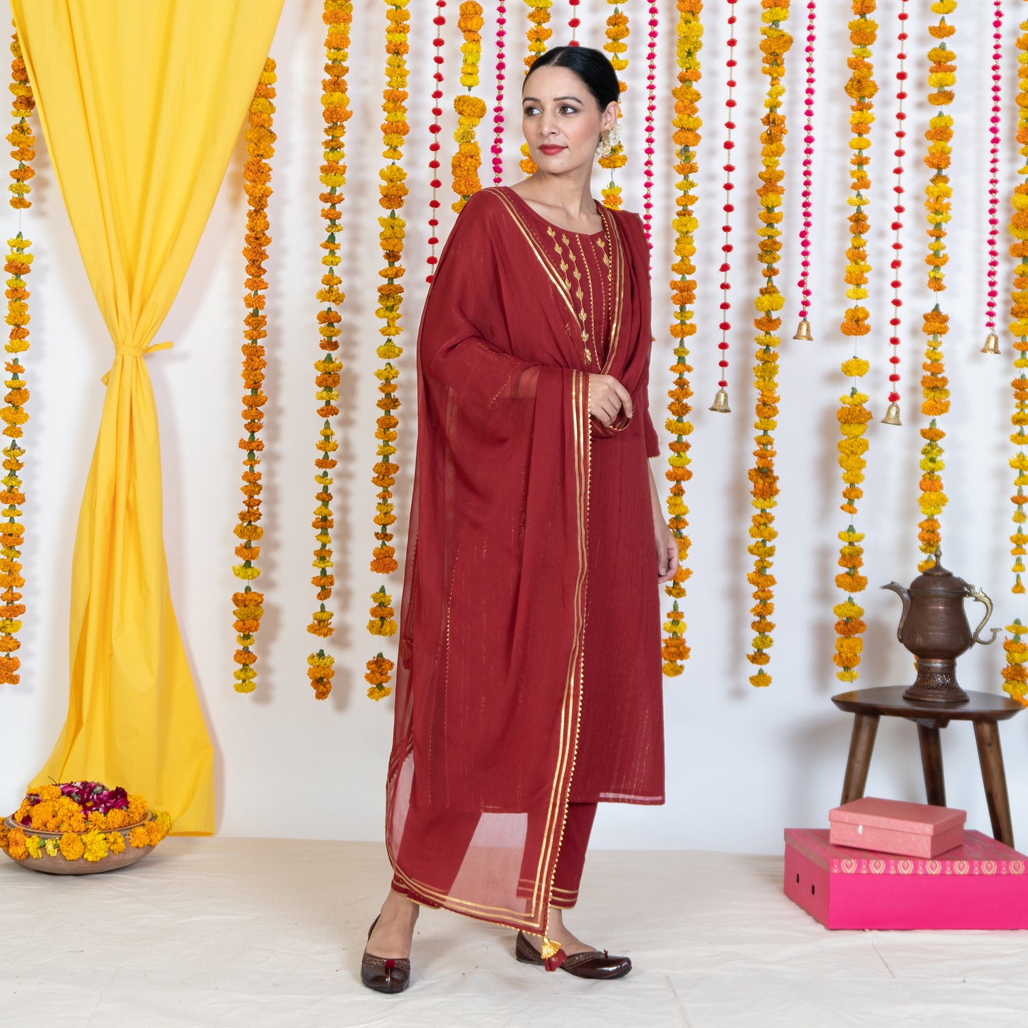 Red Gotta Patti Embroidered Straight Kurta Set With Dupatta (Set Of 3)