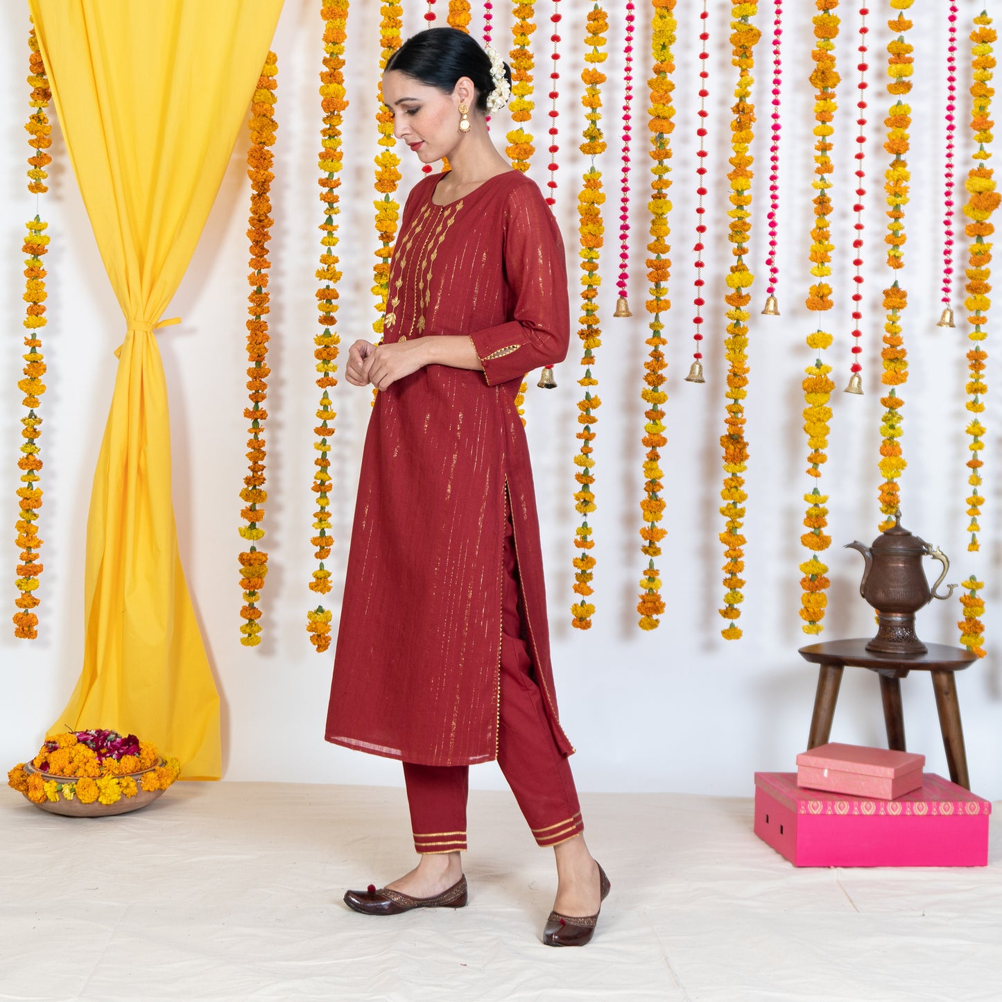 Red Gotta Patti Embroidered Straight Kurta Set With Dupatta (Set Of 3)