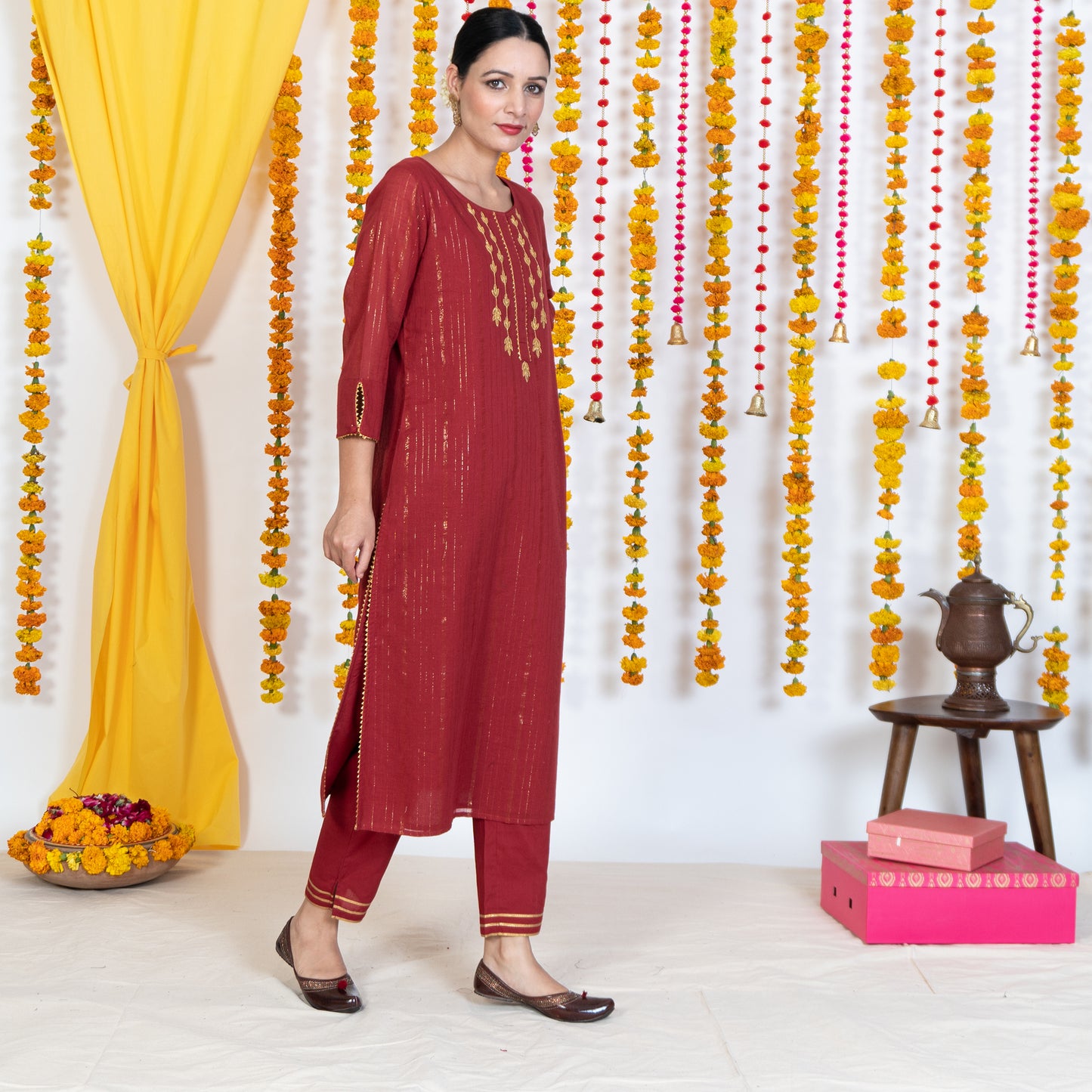 Red Gotta Patti Embroidered Straight Kurta Set With Dupatta (Set Of 3)