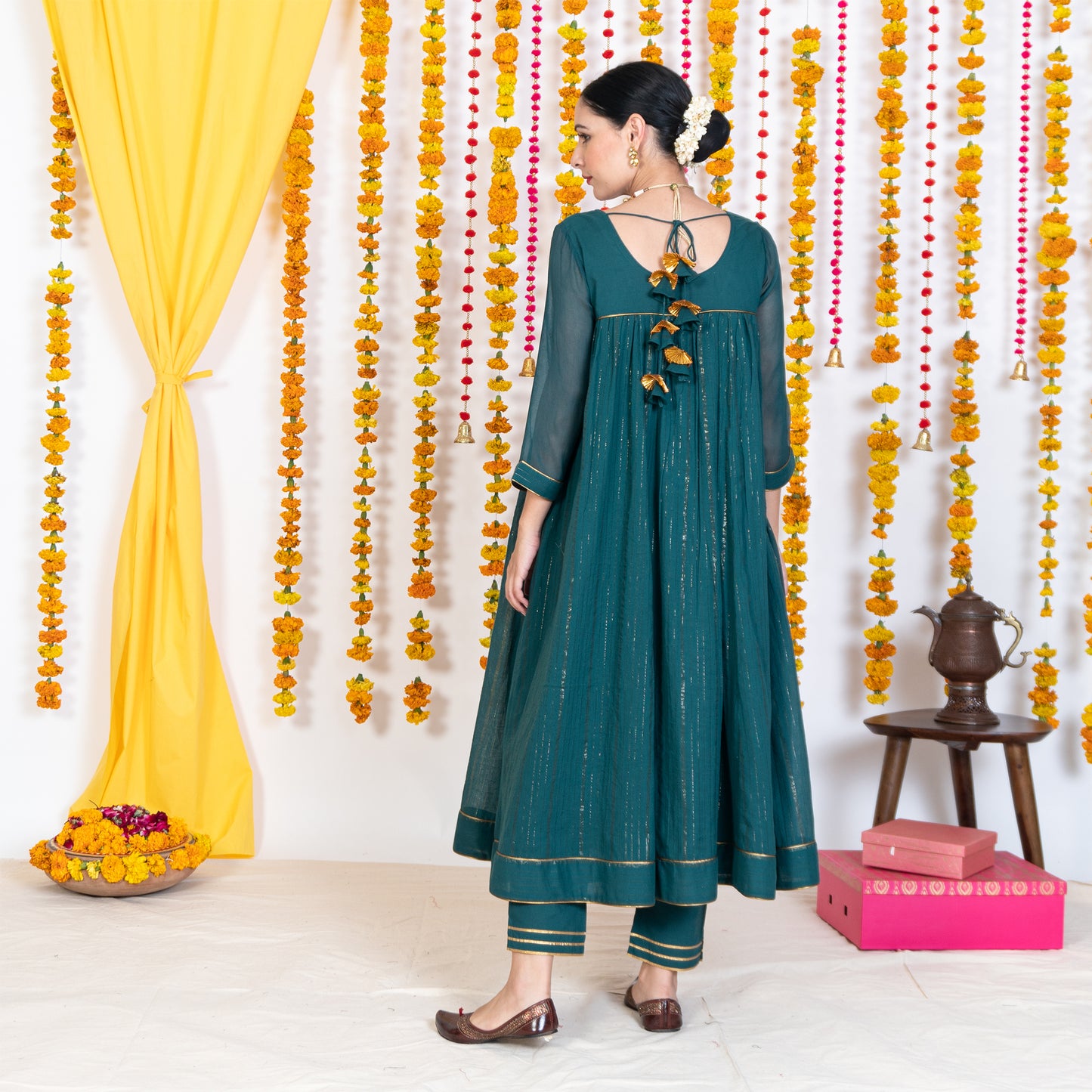 Green V Neck Embroidered Anarkali Kurta Set With Dupatta (Set Of 3)