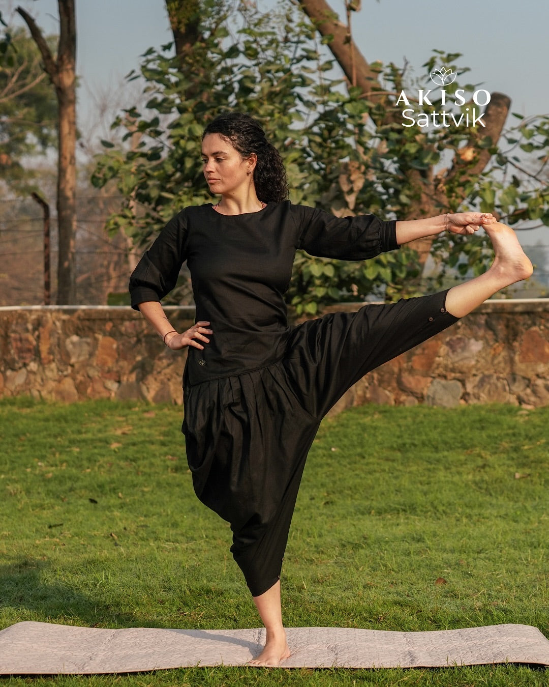 How Cotton Yoga Wear Reduces Microplastic Pollution in U.S. Oceans (And Why Your Wardrobe Matters)