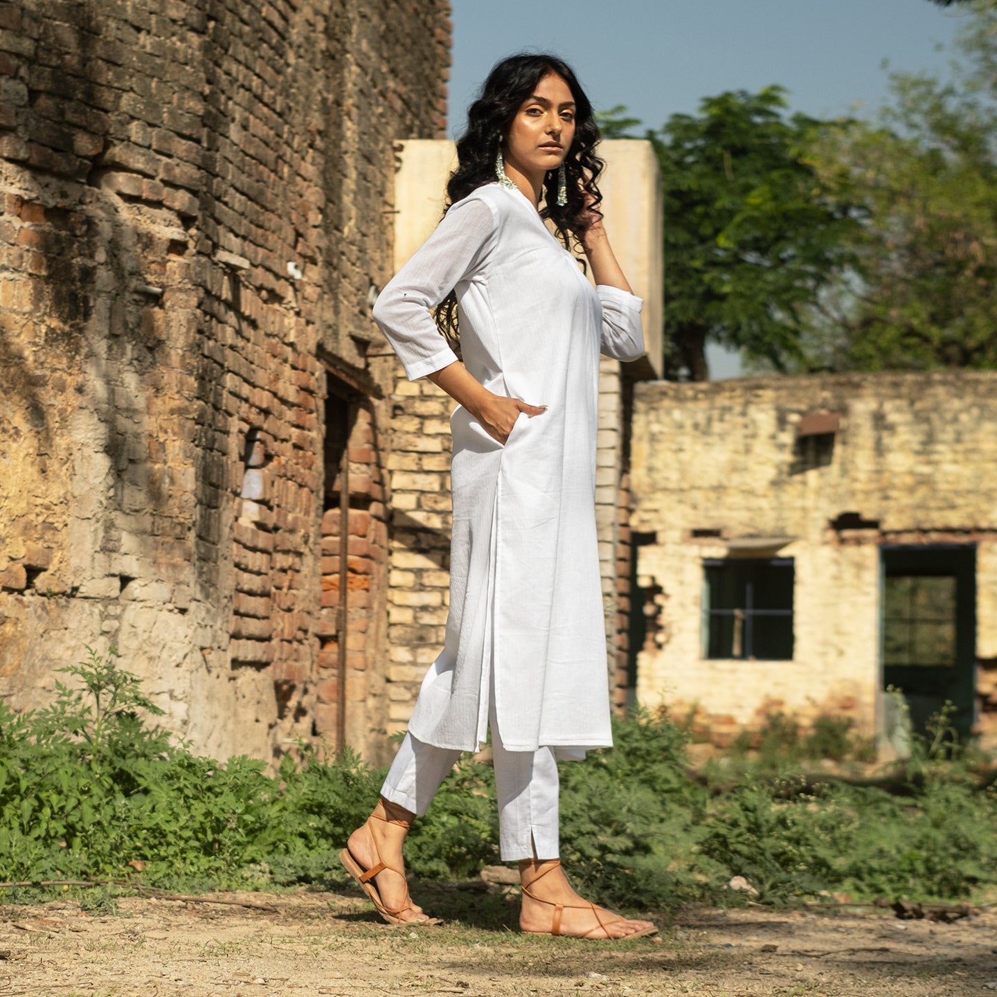 Wrinkled detailed kurta with front gathers paired with straight fit pants