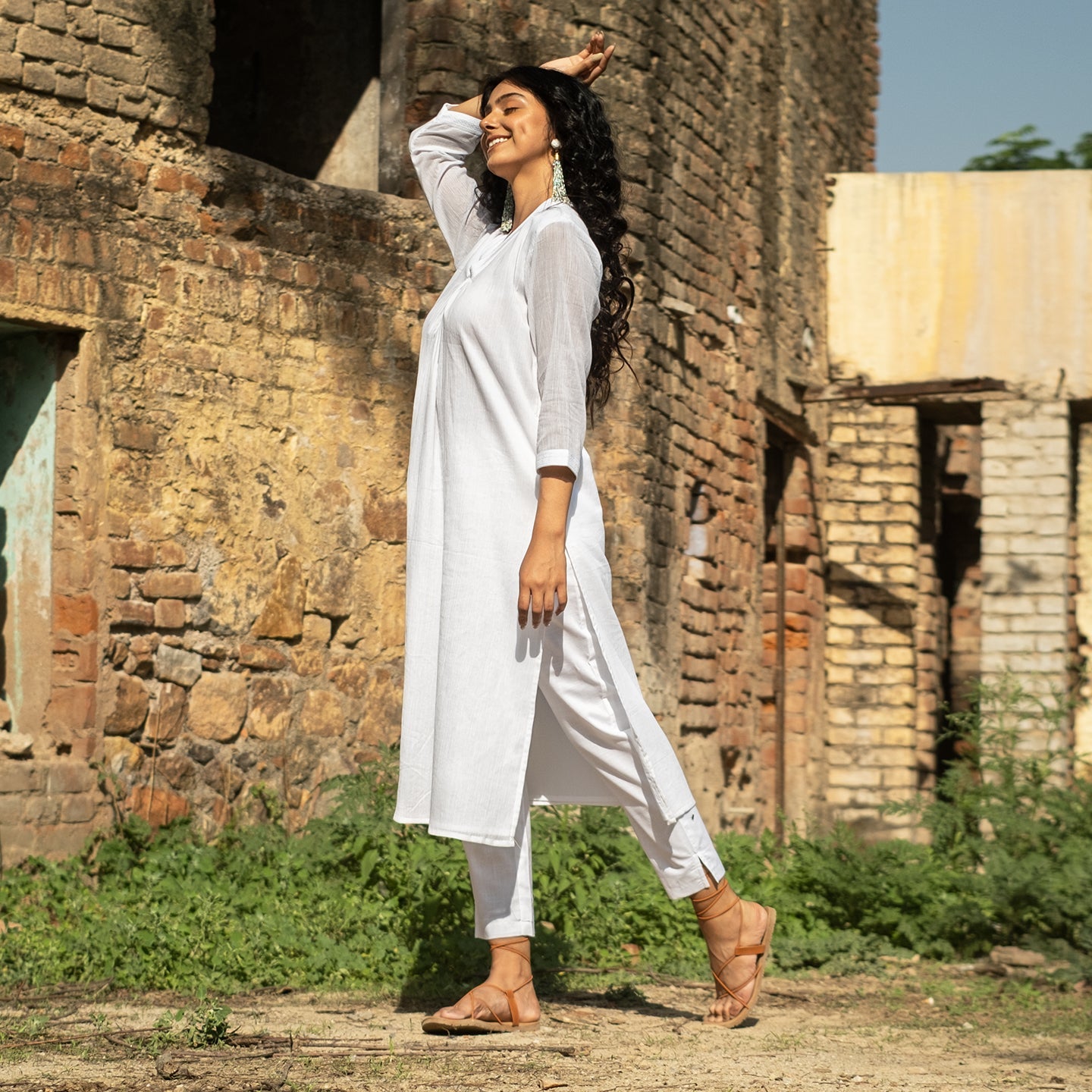 Wrinkled detailed kurta with front gathers paired with straight fit pants
