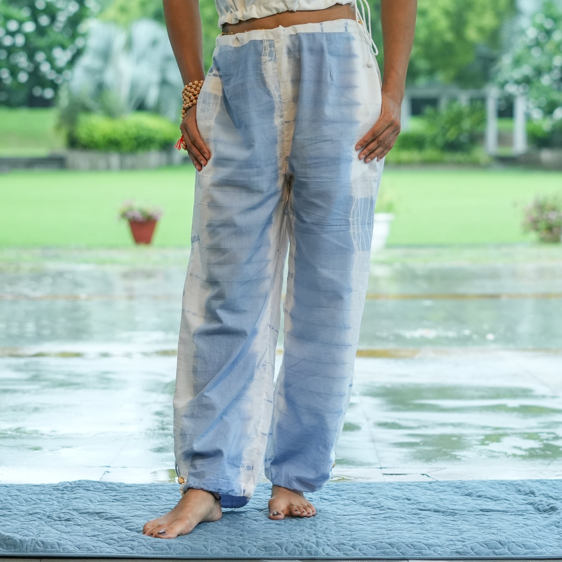 Sky blue yoga pants with white yoga top – Akiso