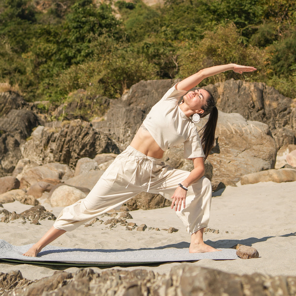 Women Cotton Yoga Pants and Yoga Top White -Soma — view 16