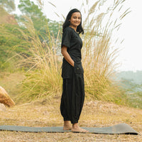 Flowy black yoga pants for women – made with natural cotton