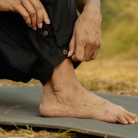 All-black cotton yoga trousers – ideal for comfort and flexibility