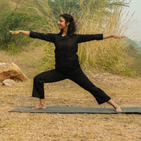 Women’s minimalist black yoga t-shirt – 100% cotton comfort