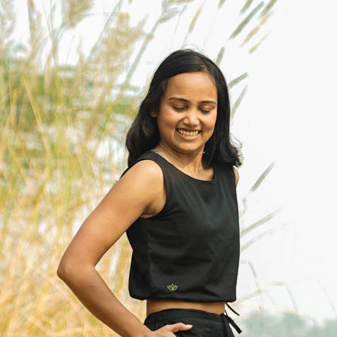 Women Cotton Yoga Crop Top Black -Ananda — view 4