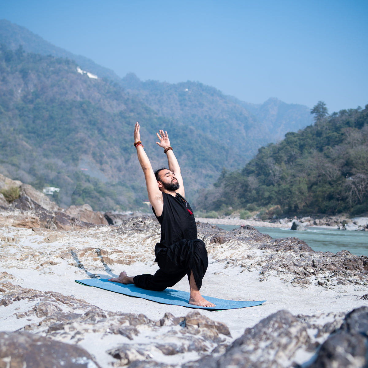 Men Yoga Pants and Yoga Top Set Black -Rajas — view 2