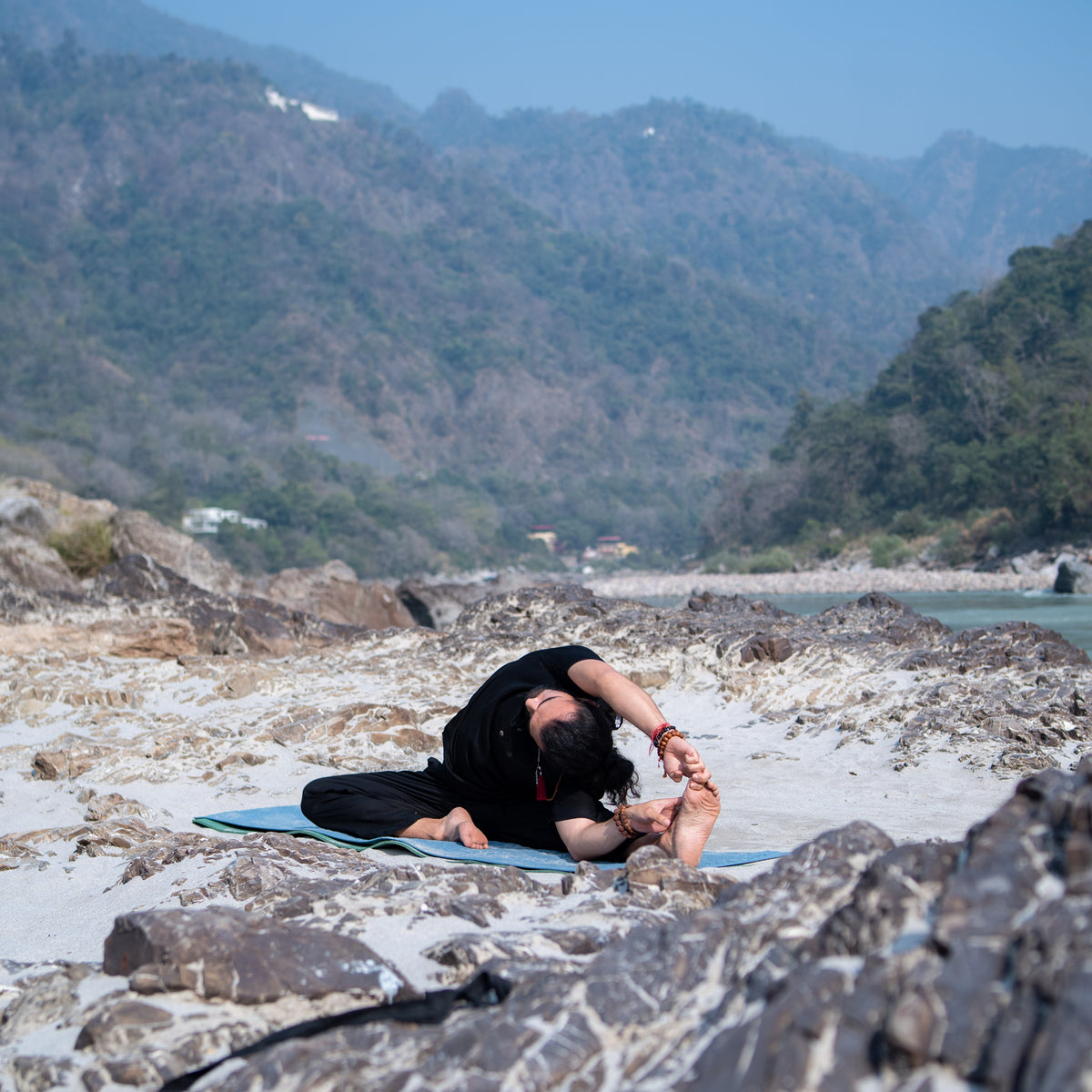 Men Cotton Yoga Top Black -Sattva — view 6