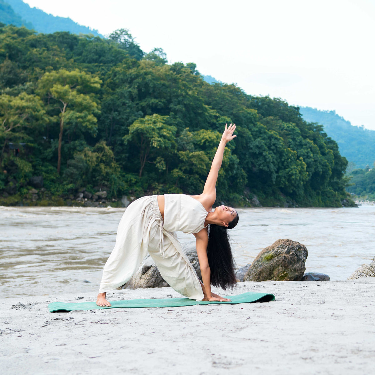 Women Cotton Yoga Pants and Yoga Top Set White -Akasha — view 11