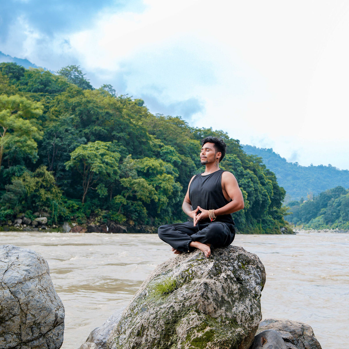 Men Yoga Pants and Yoga Top Set Black -Tejas — view 8