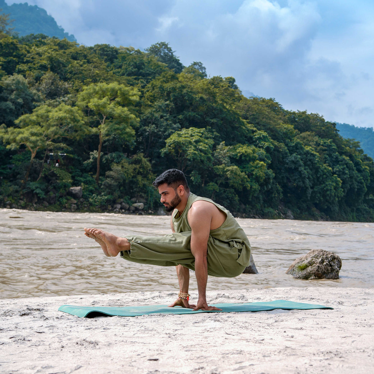 Men Yoga Pants and Yoga Top Set Green -Tejas — view 4