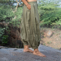 Akiso Chakra series yoga outfit – sage green cotton pants and top