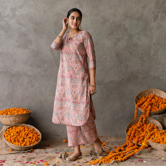 Peach block printed with keyhole detail straight fit kurta with straight pants