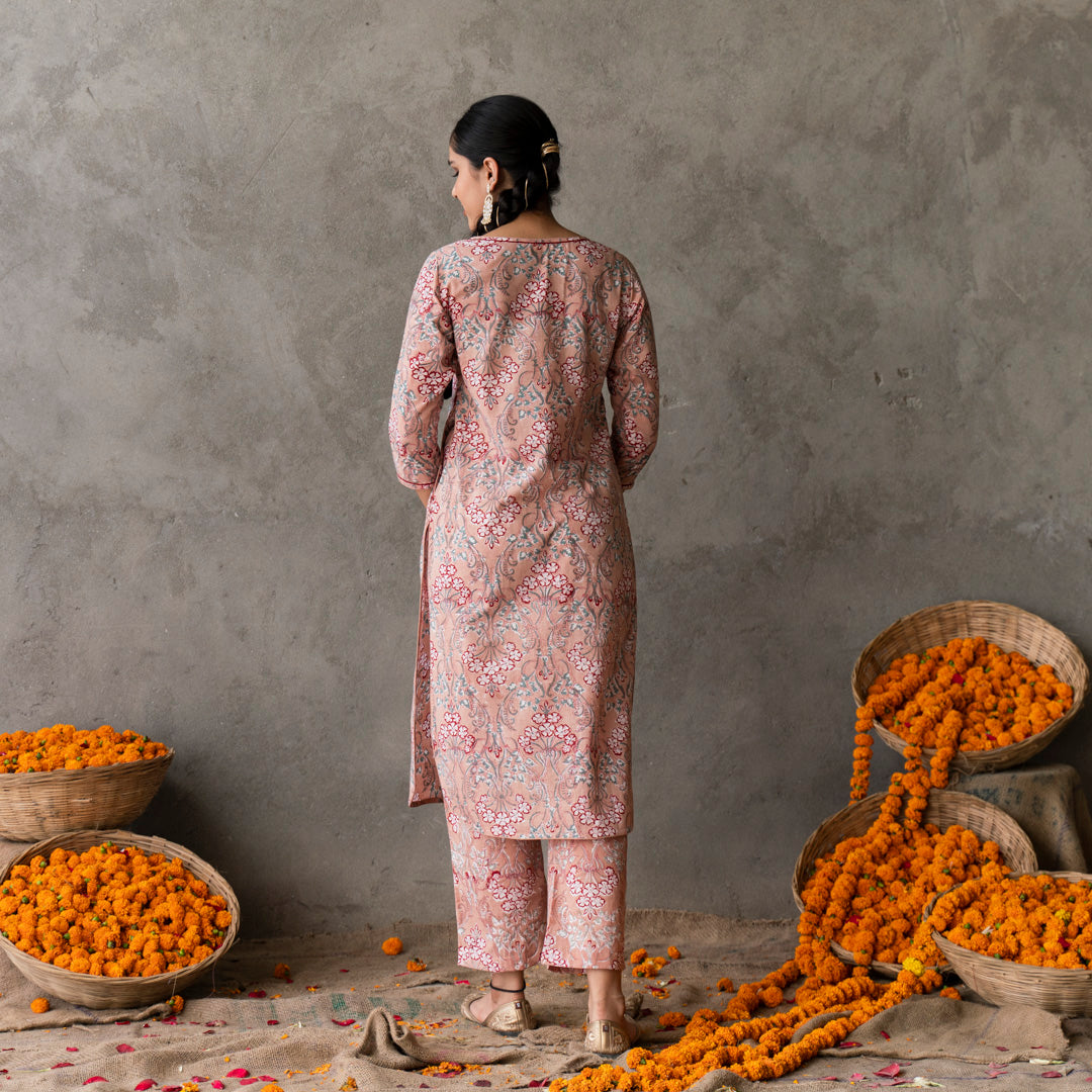 Peach block printed with keyhole detail straight fit suit set with dupatta